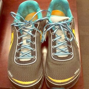 Altra Men’s 10.5 Lone Peak